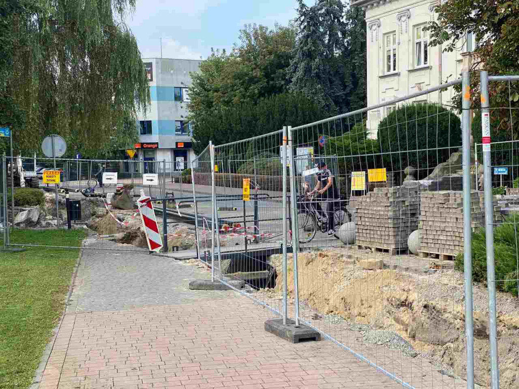 Trwają remonty sieci cieplnych w centrum miasta. Przebudowa czeka też os. Piastów i ul. Wiślną [zdjęcia]