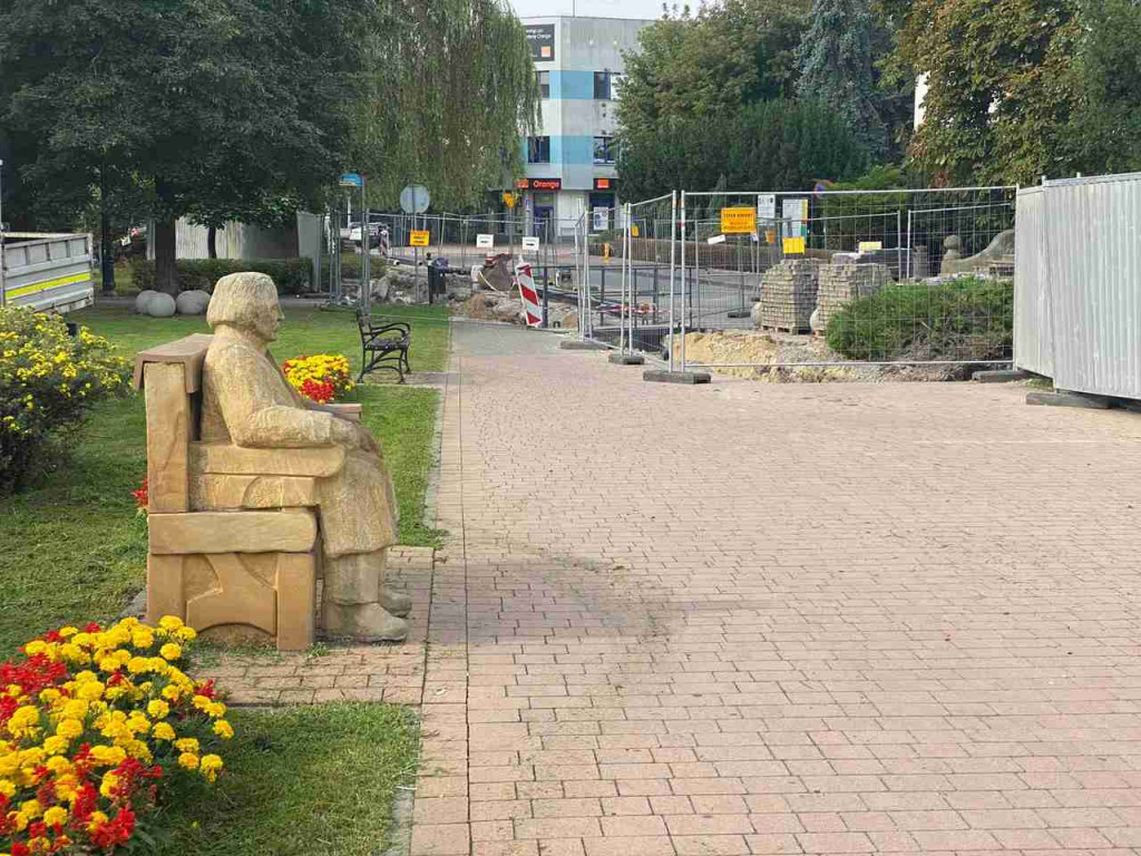 Trwają remonty sieci cieplnych w centrum miasta. Przebudowa czeka też os. Piastów i ul. Wiślną [zdjęcia]