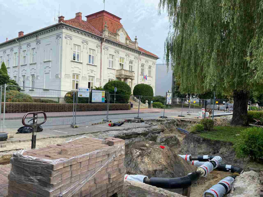 Trwają remonty sieci cieplnych w centrum miasta. Przebudowa czeka też os. Piastów i ul. Wiślną [zdjęcia]