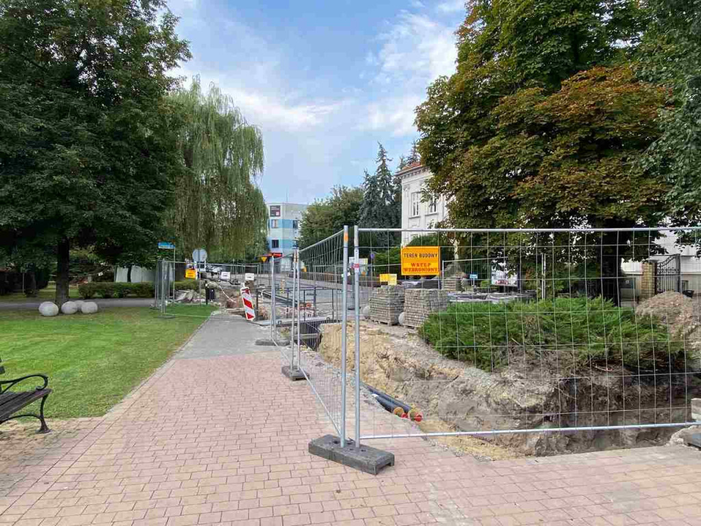 Trwają remonty sieci cieplnych w centrum miasta. Przebudowa czeka też os. Piastów i ul. Wiślną [zdjęcia]