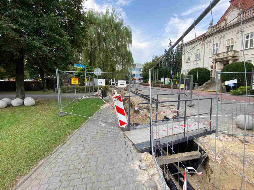 Trwają remonty sieci cieplnych w centrum miasta. Przebudowa czeka też os. Piastów i ul. Wiślną [zdjęcia]