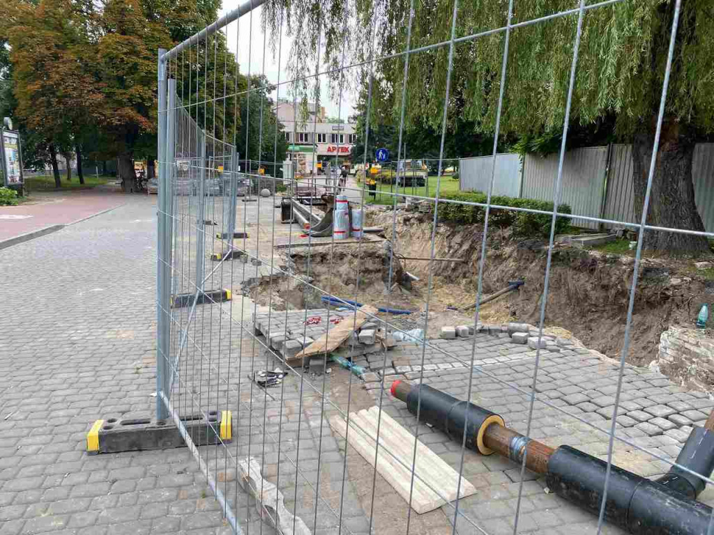 Trwają remonty sieci cieplnych w centrum miasta. Przebudowa czeka też os. Piastów i ul. Wiślną [zdjęcia]