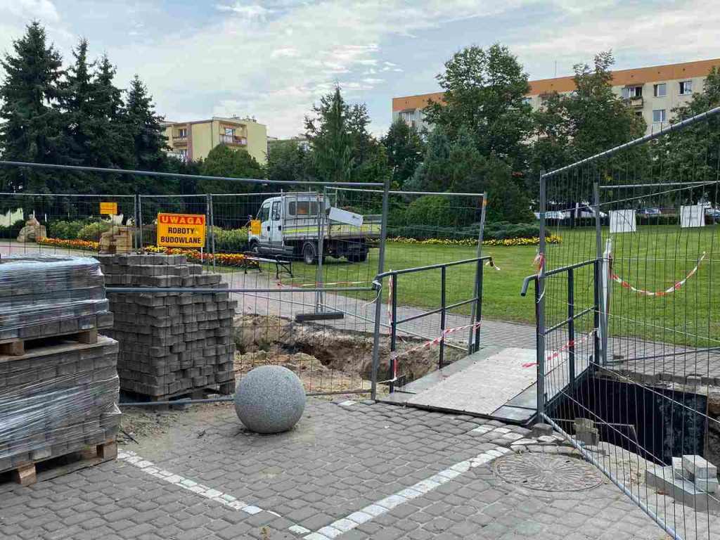 Trwają remonty sieci cieplnych w centrum miasta. Przebudowa czeka też os. Piastów i ul. Wiślną [zdjęcia]