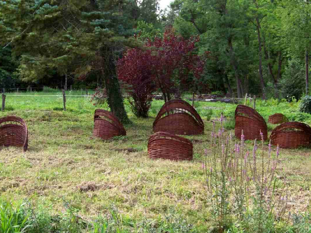 Wiklinowa rzeźba tarnobrzeskiego artysty Stanisława Dziubaka na prestiżowej wystawie [zdjęcia]