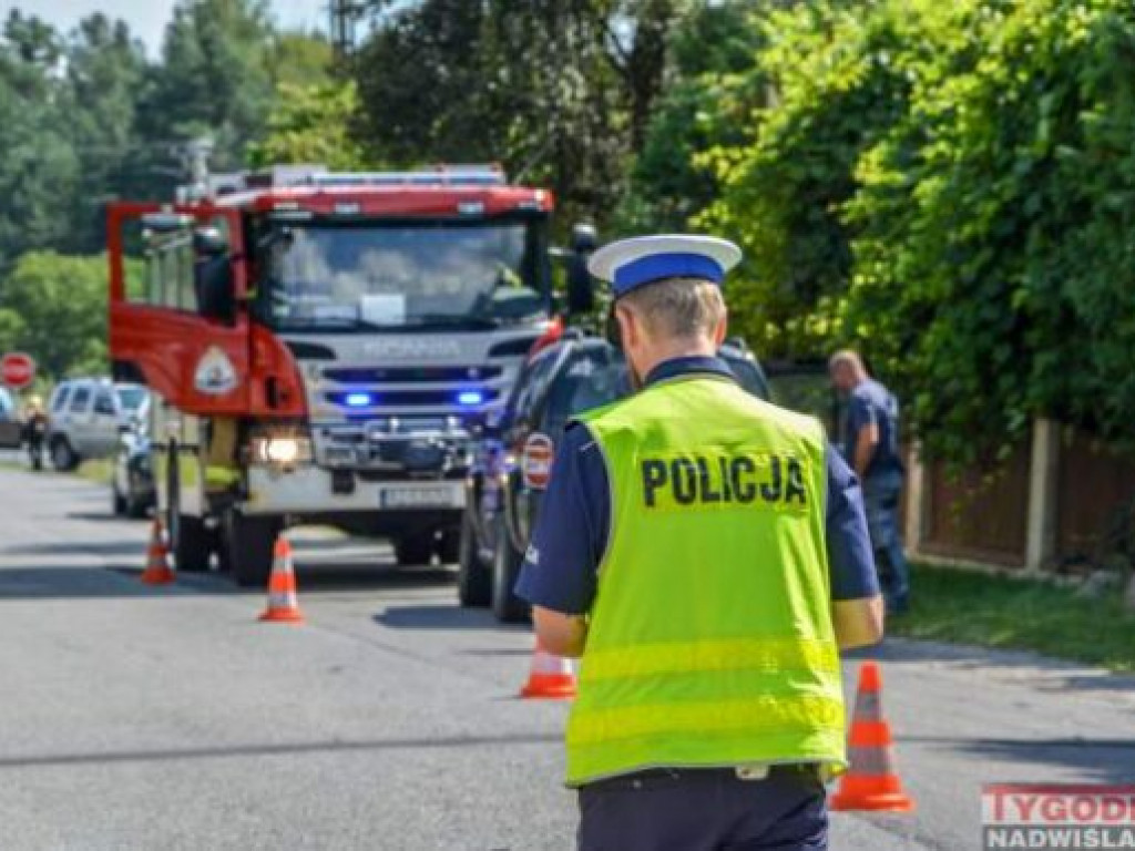 Zderzenie skutera z osobówką na granicy gm. Nowa Dęba [zdjęcia]
