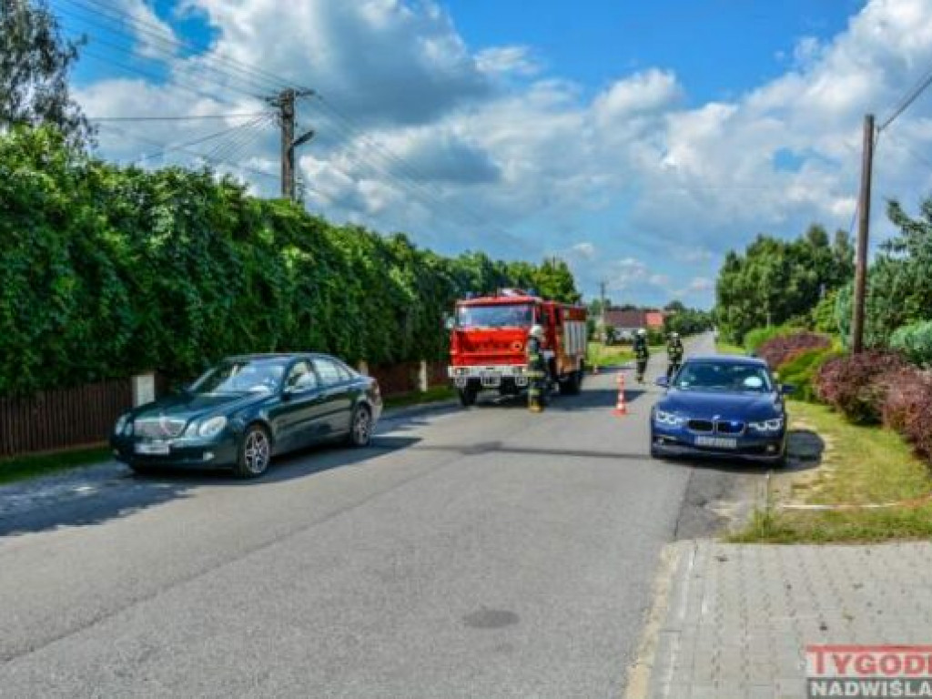 Zderzenie skutera z osobówką na granicy gm. Nowa Dęba [zdjęcia]