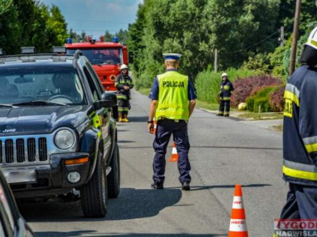 Zderzenie skutera z osobówką na granicy gm. Nowa Dęba [zdjęcia]