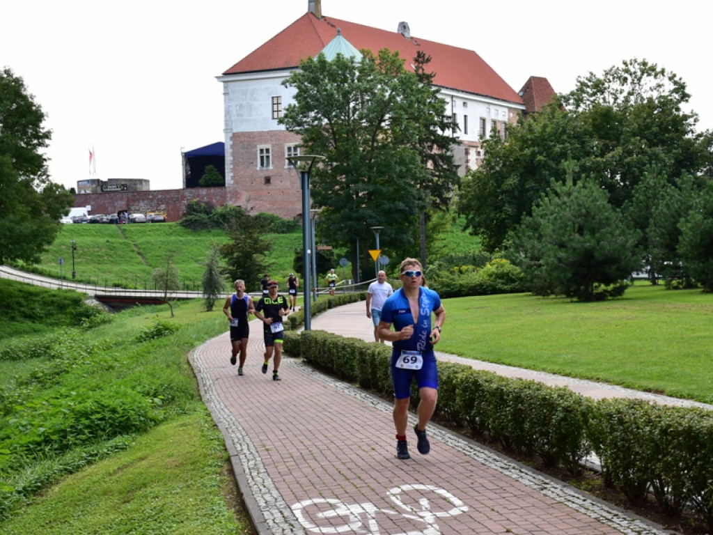 Zawodnicy z całej Polski wystartowali w XII Triathlonie Ziemi Sandomierskiej [zdjęcia]
