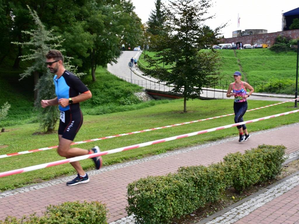 Zawodnicy z całej Polski wystartowali w XII Triathlonie Ziemi Sandomierskiej [zdjęcia]