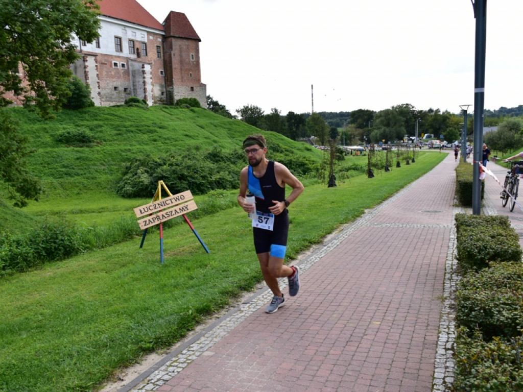 Zawodnicy z całej Polski wystartowali w XII Triathlonie Ziemi Sandomierskiej [zdjęcia]