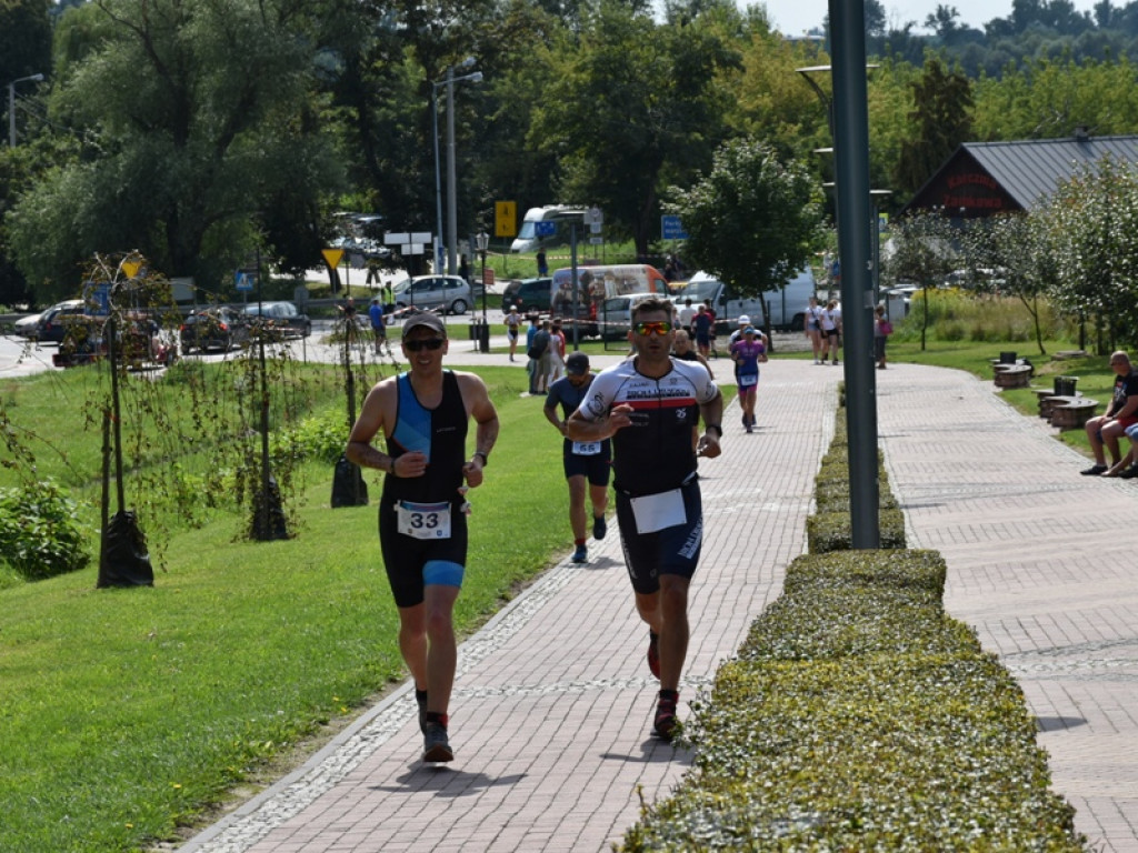 Zawodnicy z całej Polski wystartowali w XII Triathlonie Ziemi Sandomierskiej [zdjęcia]