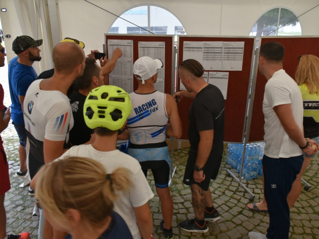 Zawodnicy z całej Polski wystartowali w XII Triathlonie Ziemi Sandomierskiej [zdjęcia]