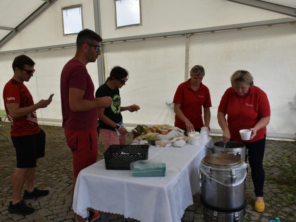 Zawodnicy z całej Polski wystartowali w XII Triathlonie Ziemi Sandomierskiej [zdjęcia]