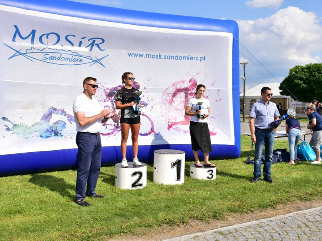 Zawodnicy z całej Polski wystartowali w XII Triathlonie Ziemi Sandomierskiej [zdjęcia]