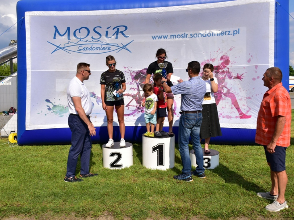 Zawodnicy z całej Polski wystartowali w XII Triathlonie Ziemi Sandomierskiej [zdjęcia]