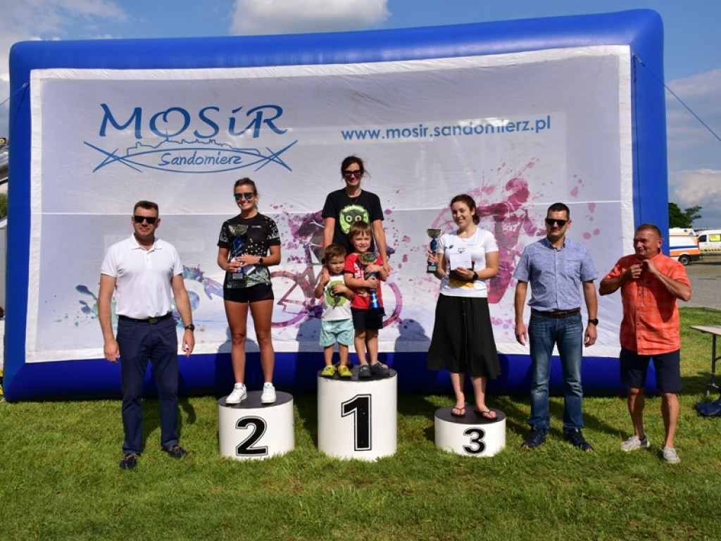 Zawodnicy z całej Polski wystartowali w XII Triathlonie Ziemi Sandomierskiej [zdjęcia]