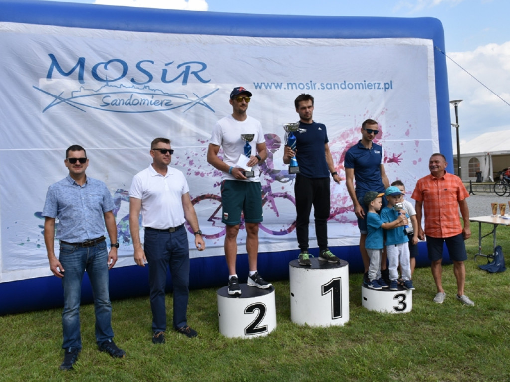 Zawodnicy z całej Polski wystartowali w XII Triathlonie Ziemi Sandomierskiej [zdjęcia]