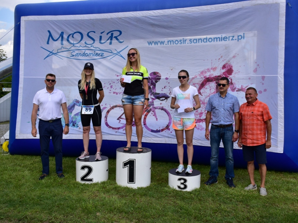 Zawodnicy z całej Polski wystartowali w XII Triathlonie Ziemi Sandomierskiej [zdjęcia]