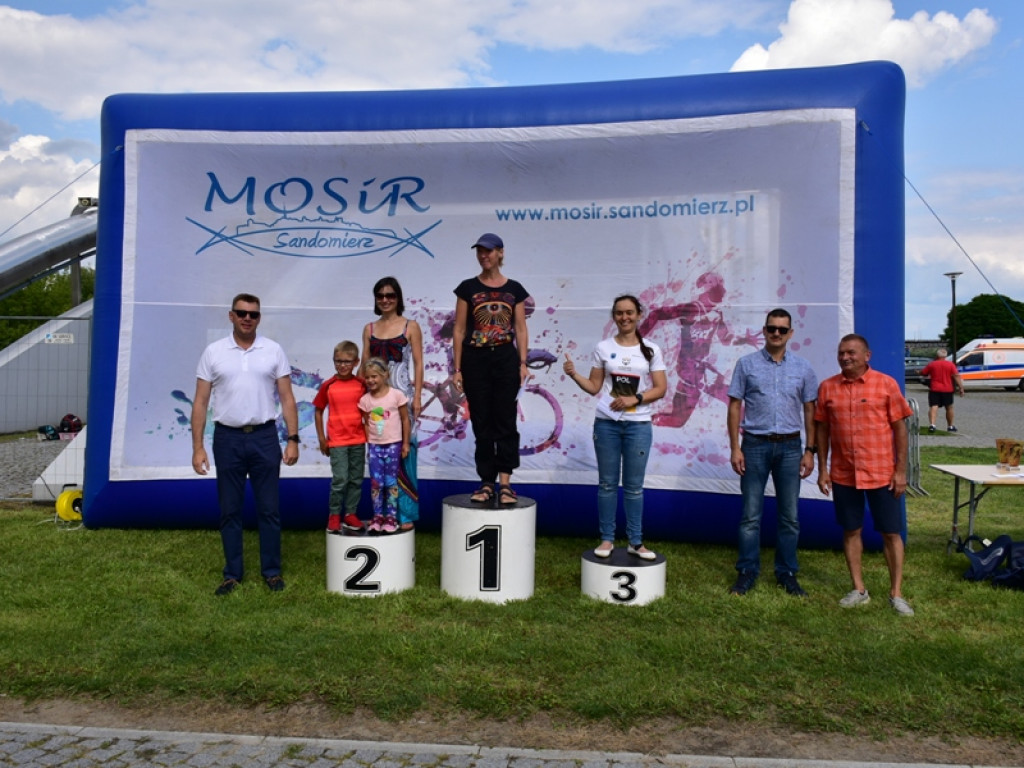 Zawodnicy z całej Polski wystartowali w XII Triathlonie Ziemi Sandomierskiej [zdjęcia]