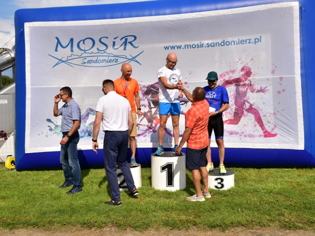 Zawodnicy z całej Polski wystartowali w XII Triathlonie Ziemi Sandomierskiej [zdjęcia]