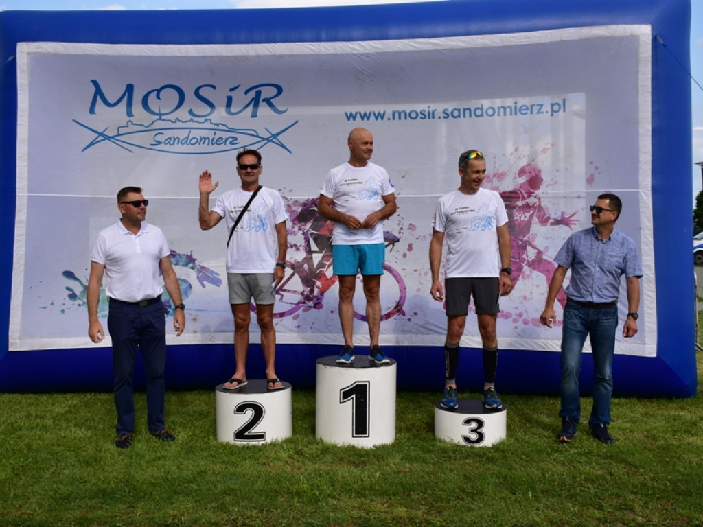 Zawodnicy z całej Polski wystartowali w XII Triathlonie Ziemi Sandomierskiej [zdjęcia]