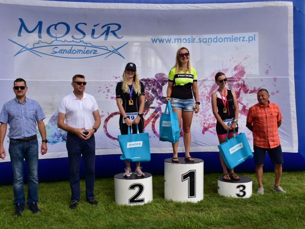 Zawodnicy z całej Polski wystartowali w XII Triathlonie Ziemi Sandomierskiej [zdjęcia]