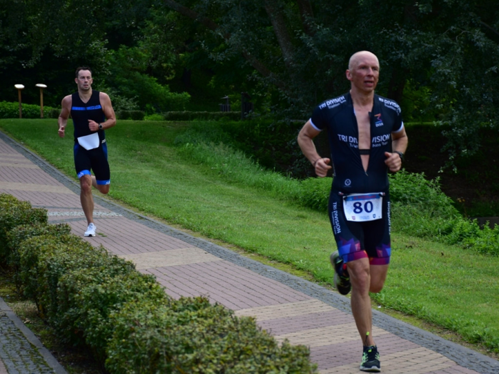 Zawodnicy z całej Polski wystartowali w XII Triathlonie Ziemi Sandomierskiej [zdjęcia]