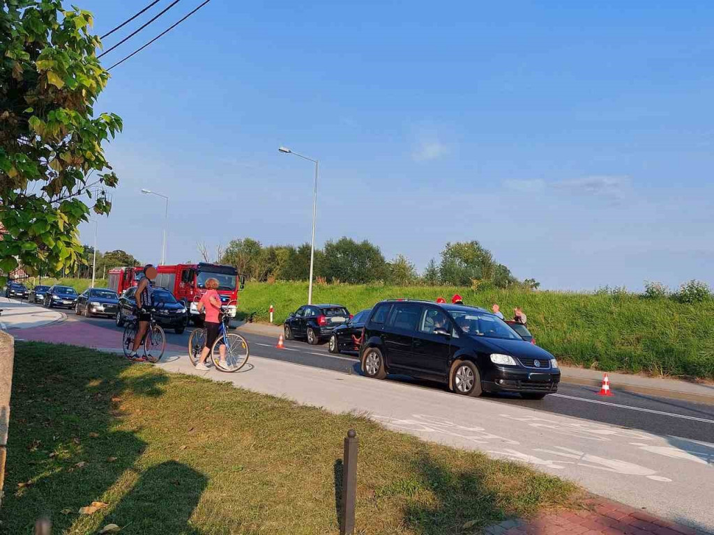 Zderzenie trzech pojazdów na DK79 w Sandomierzu. 20-latek ukarany mandatem [zdjęcia]