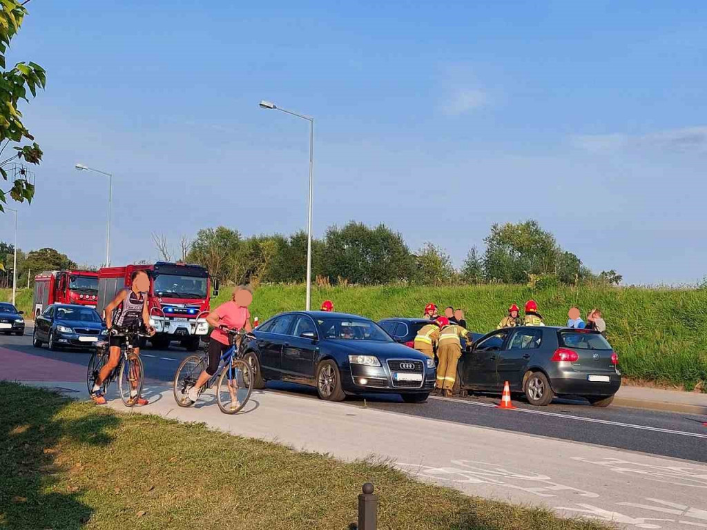 Zderzenie trzech pojazdów na DK79 w Sandomierzu. 20-latek ukarany mandatem [zdjęcia]