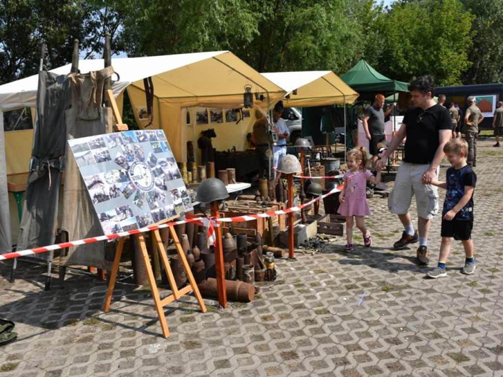 Do Koprzywnicy zjechali... poszukiwacze skarbów [zdjęcia]