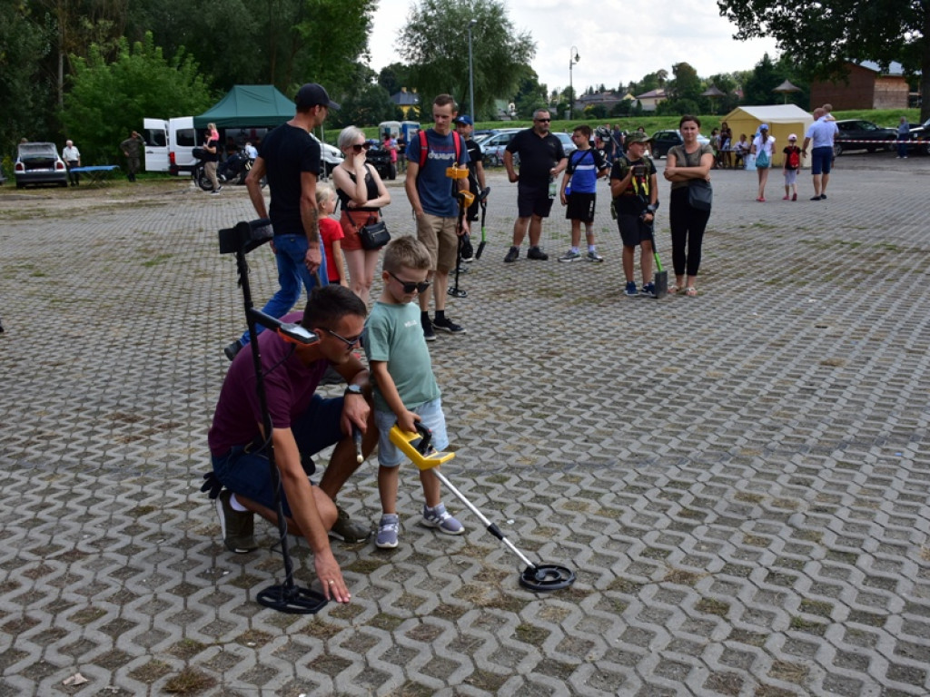 Do Koprzywnicy zjechali... poszukiwacze skarbów [zdjęcia]