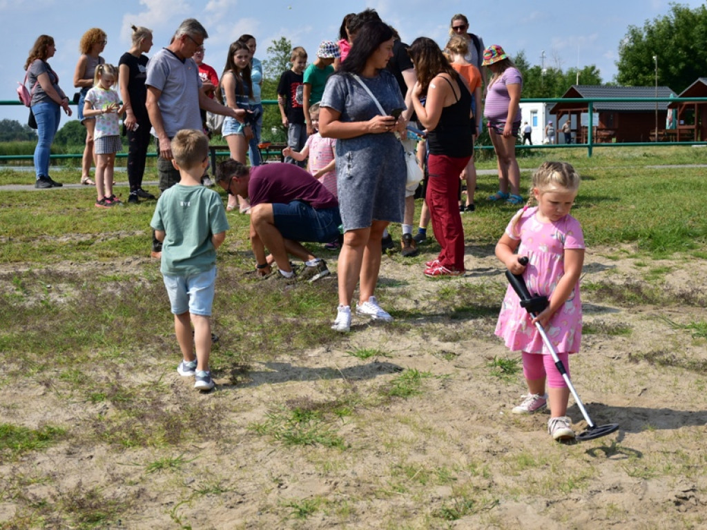 Do Koprzywnicy zjechali... poszukiwacze skarbów [zdjęcia]
