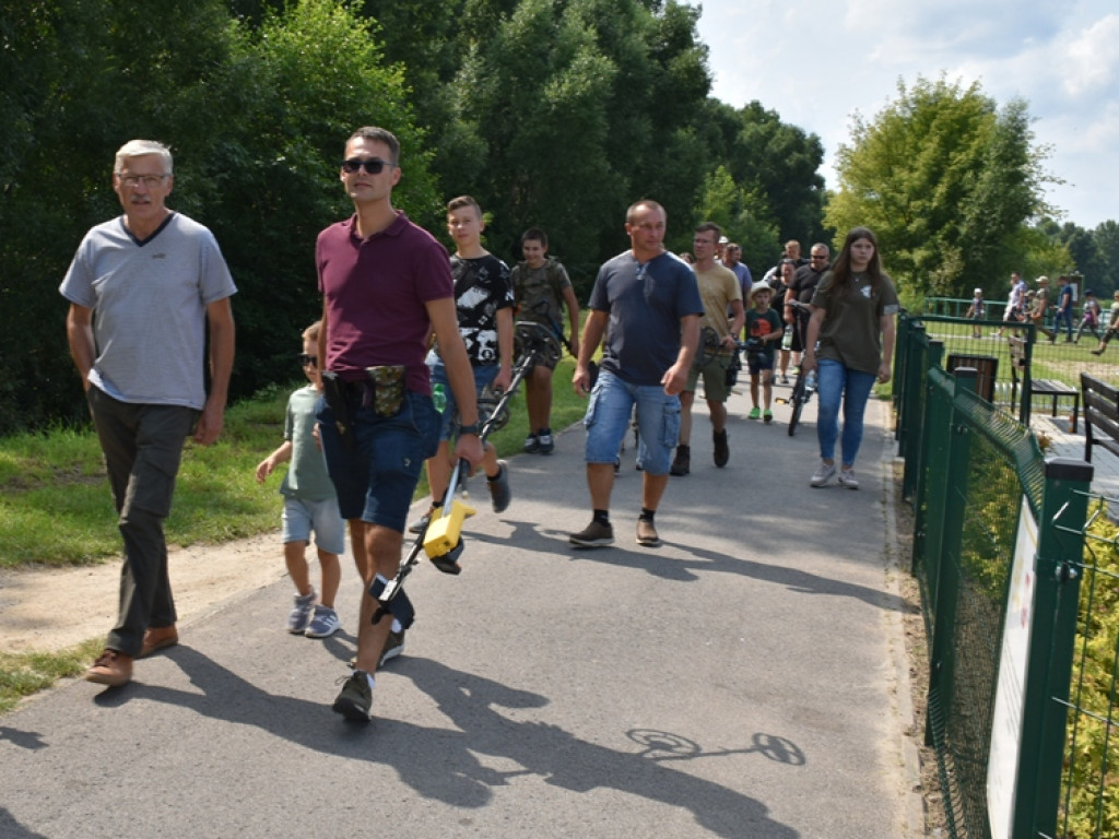 Do Koprzywnicy zjechali... poszukiwacze skarbów [zdjęcia]