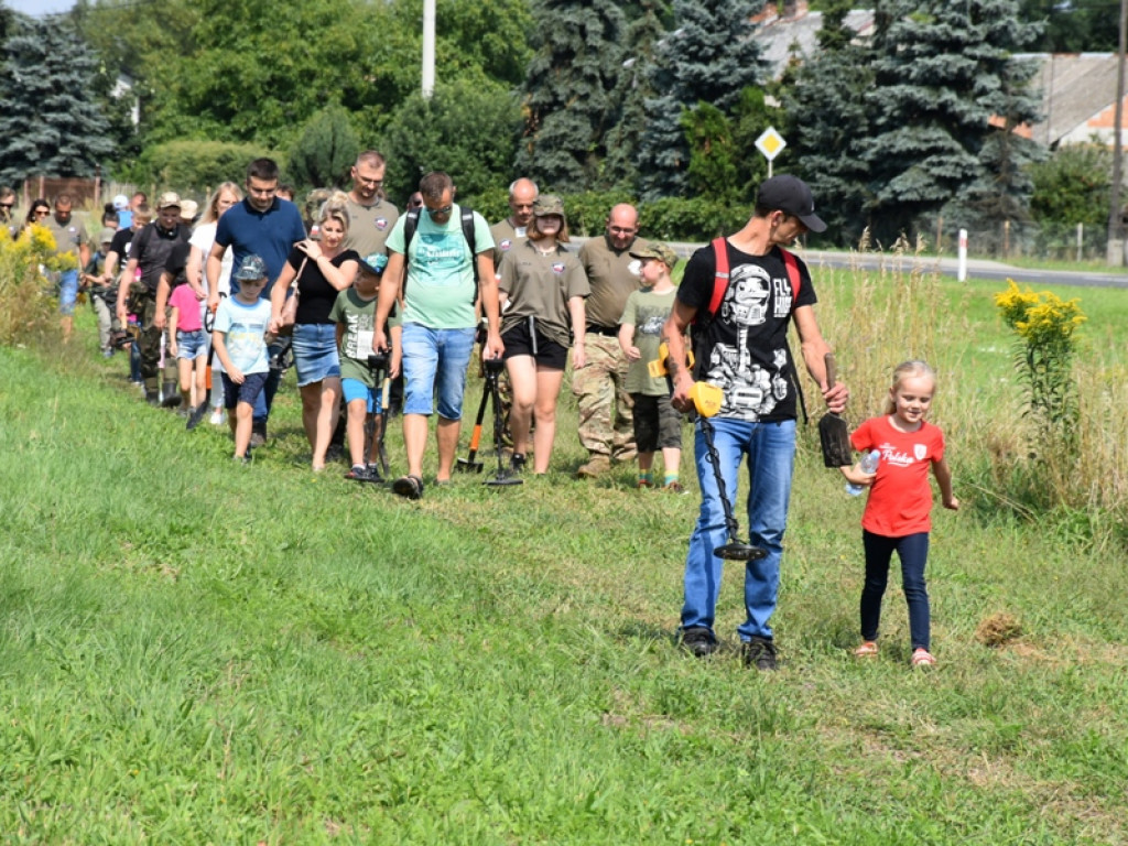 Do Koprzywnicy zjechali... poszukiwacze skarbów [zdjęcia]