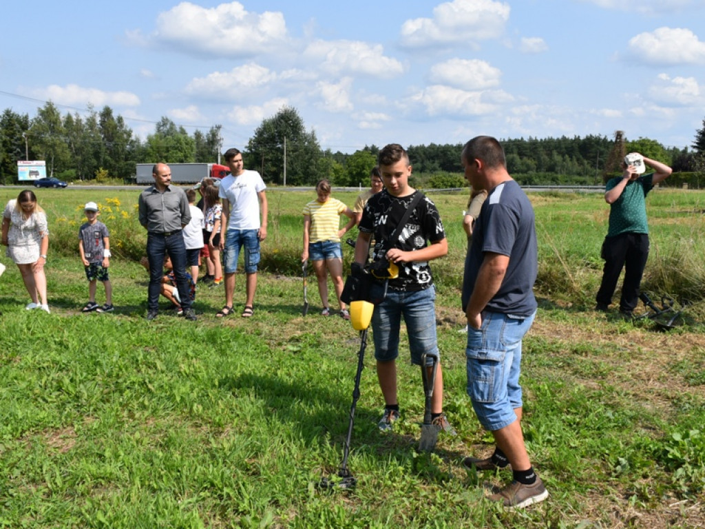 Do Koprzywnicy zjechali... poszukiwacze skarbów [zdjęcia]