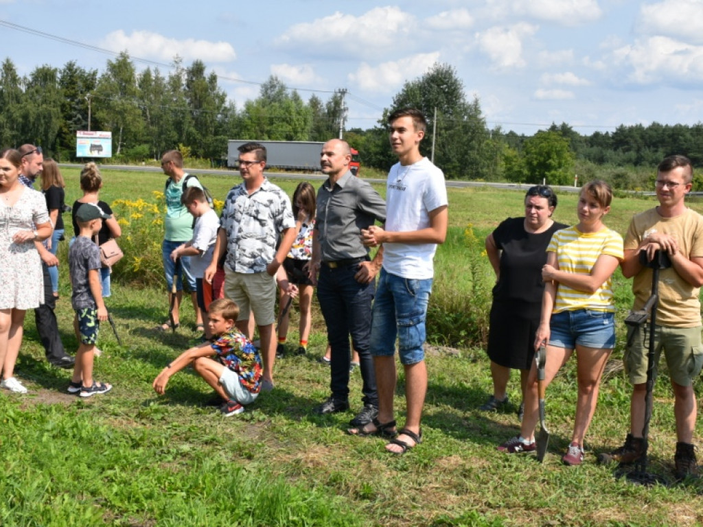 Do Koprzywnicy zjechali... poszukiwacze skarbów [zdjęcia]