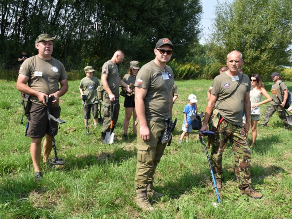Do Koprzywnicy zjechali... poszukiwacze skarbów [zdjęcia]