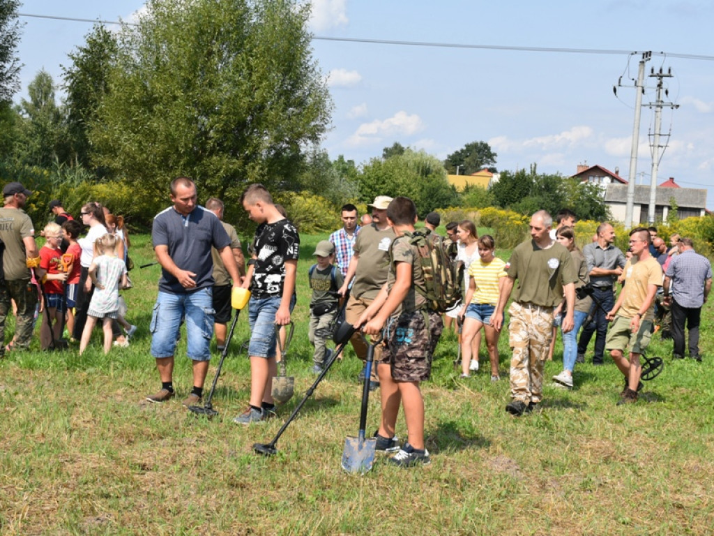 Do Koprzywnicy zjechali... poszukiwacze skarbów [zdjęcia]
