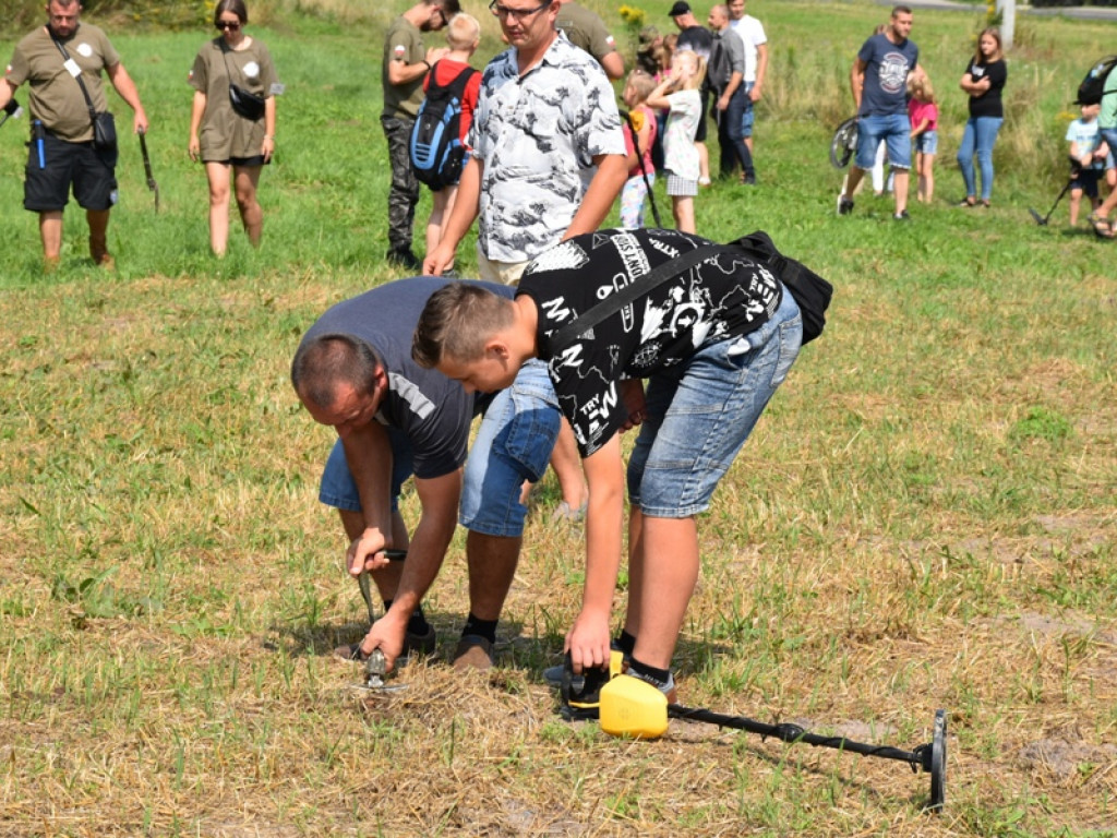 Do Koprzywnicy zjechali... poszukiwacze skarbów [zdjęcia]