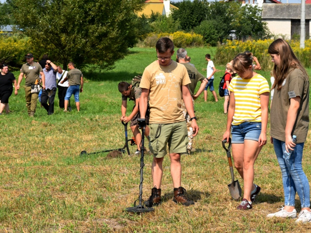 Do Koprzywnicy zjechali... poszukiwacze skarbów [zdjęcia]