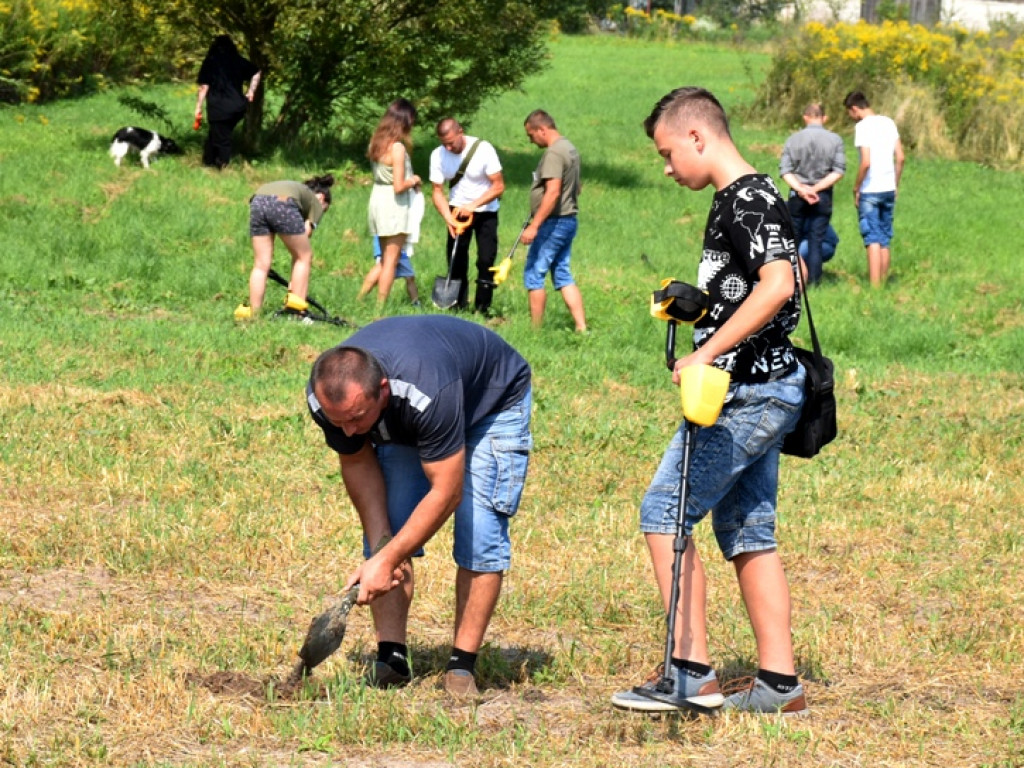 Do Koprzywnicy zjechali... poszukiwacze skarbów [zdjęcia]