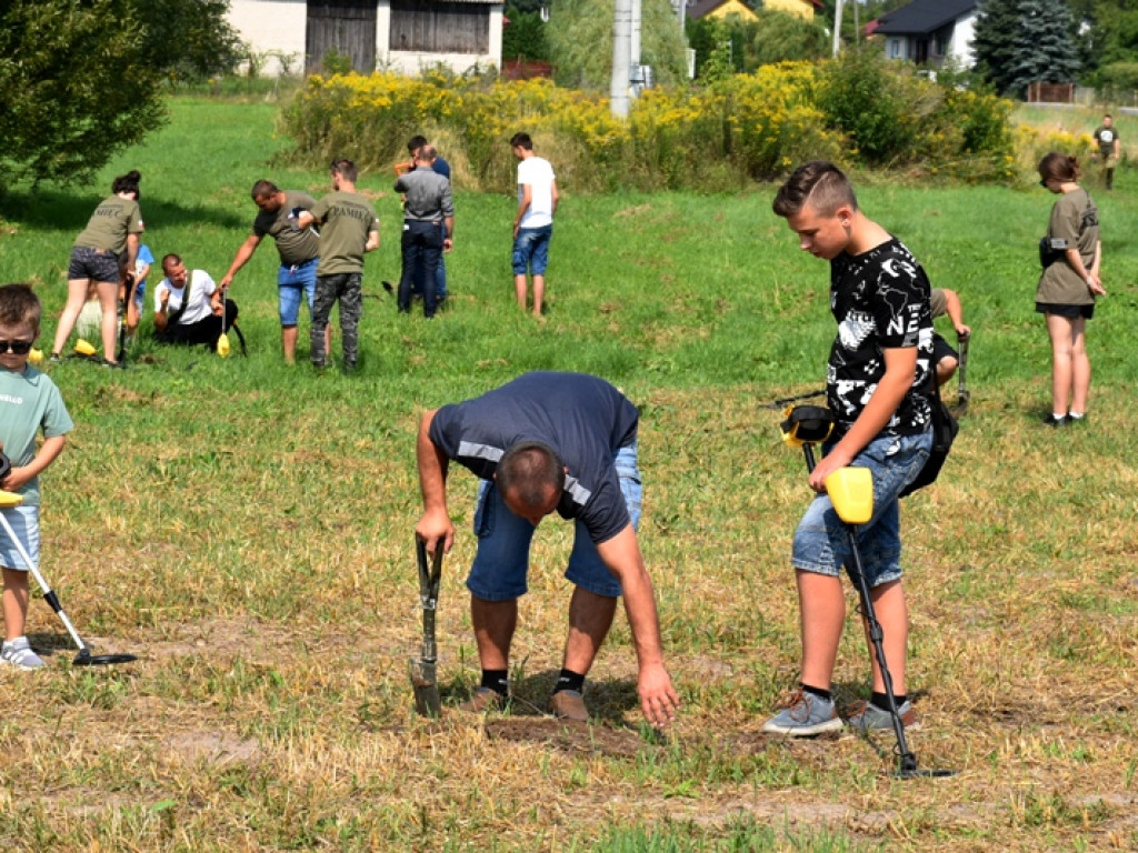 Do Koprzywnicy zjechali... poszukiwacze skarbów [zdjęcia]