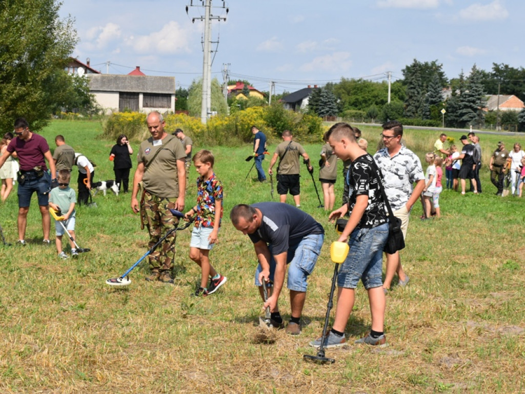 Do Koprzywnicy zjechali... poszukiwacze skarbów [zdjęcia]