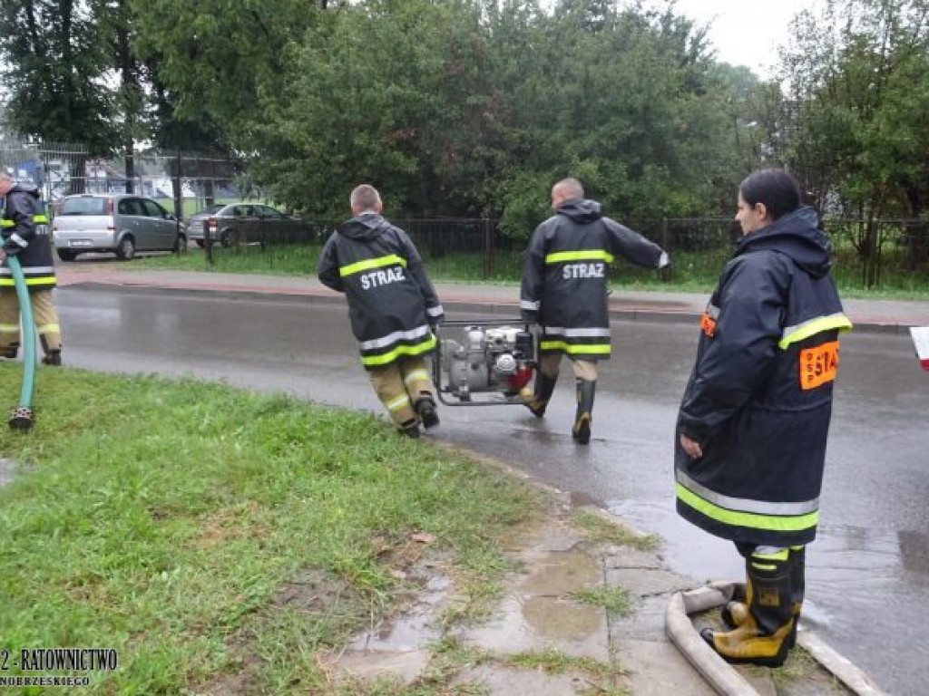75 strażaków walczyło ze skutkami ulewy w Tarnobrzegu [zdjęcia]