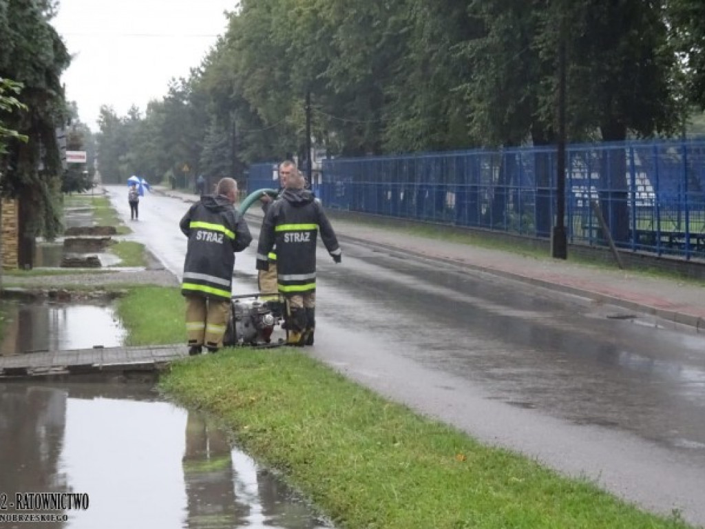 75 strażaków walczyło ze skutkami ulewy w Tarnobrzegu [zdjęcia]