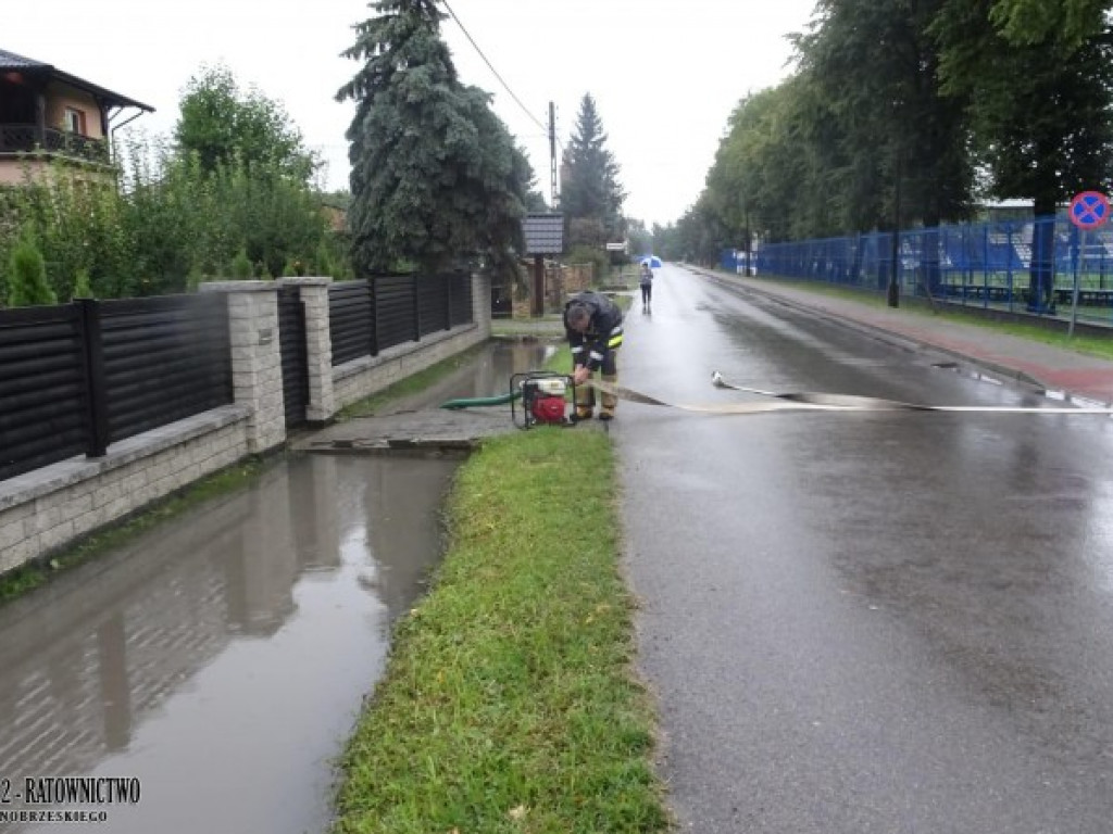 75 strażaków walczyło ze skutkami ulewy w Tarnobrzegu [zdjęcia]