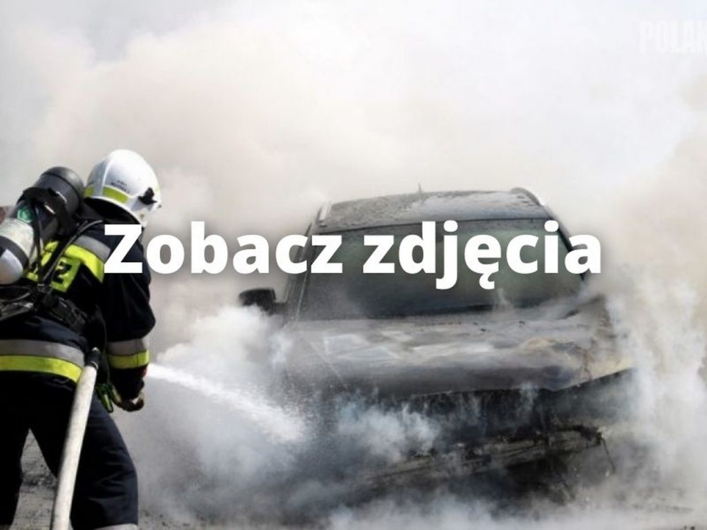 Samochód płonął na ulicy. Gasiły go trzy zastępy straży pożarnej [zdjęcia]