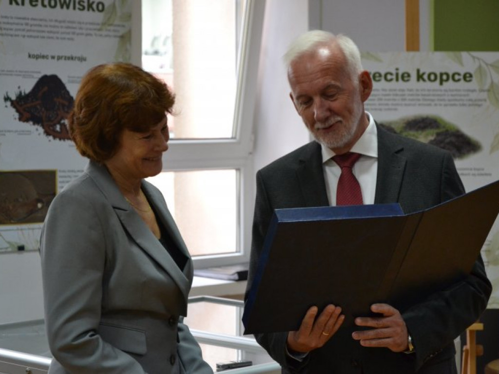Zmiana warty w tarnobrzeskiej Miejskiej Bibliotece Publicznej [zdjęcia]