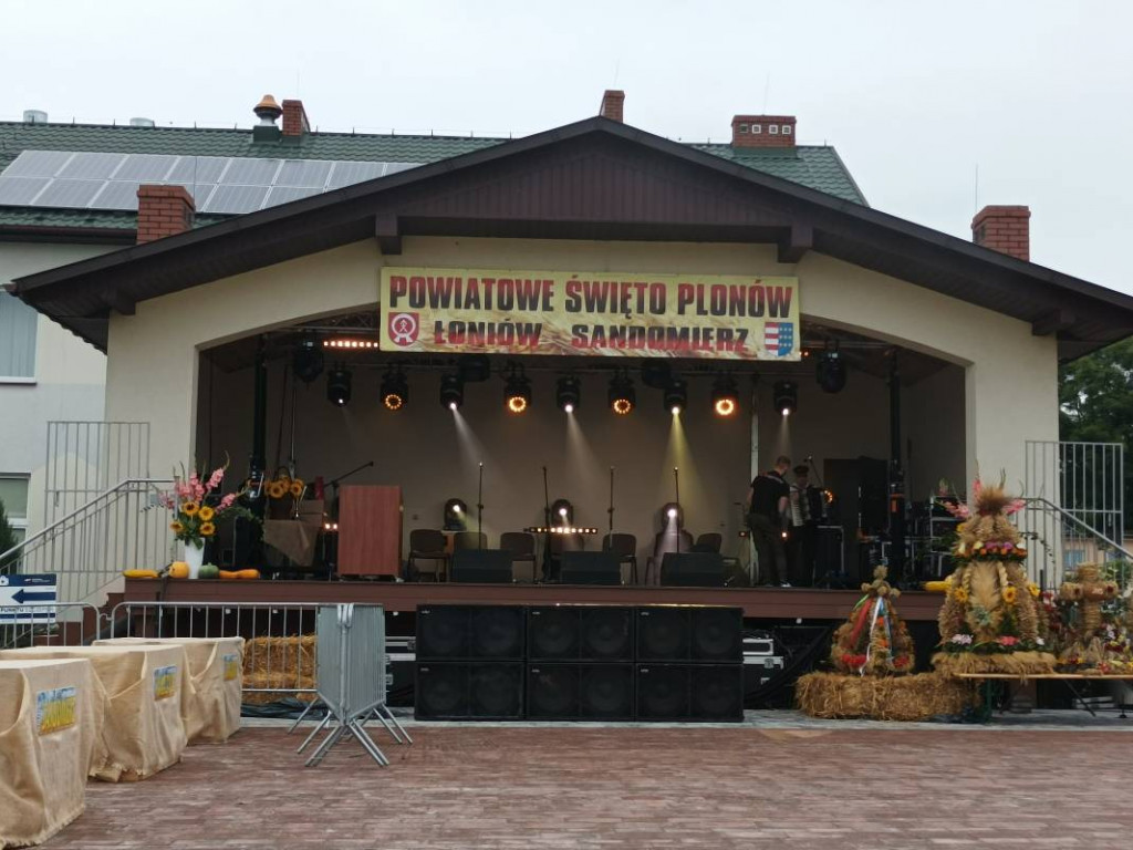 Święto plonów powiatu sandomierskiego w Łoniowie [zdjęcia]