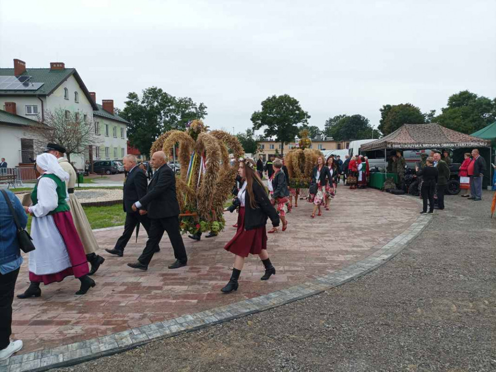 Święto plonów powiatu sandomierskiego w Łoniowie [zdjęcia]